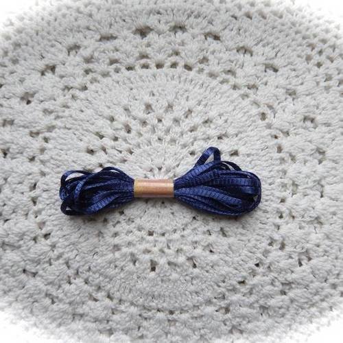 Lacet serpentine 3 mm bleu pour broderie au ruban