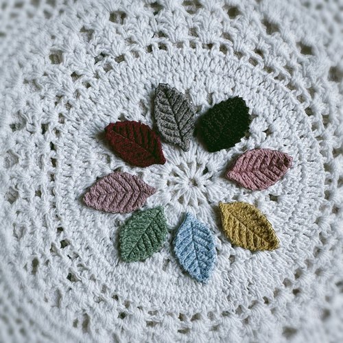 Lot de 8 feuilles multicolores