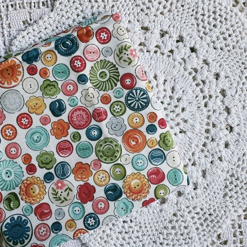 Coupon de tissu boutons multicolores 45 x 55 cm
