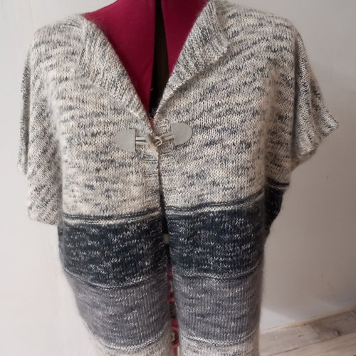 Gilet sans manche en mohair et soie, taille 46-48, dégradé d'écru, marine et gris