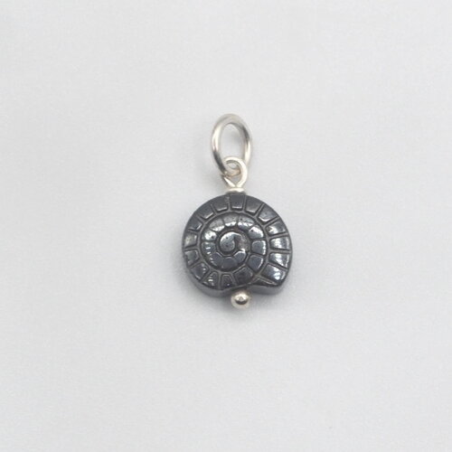 Pendentif cove pour homme ammonite hématite argent massif