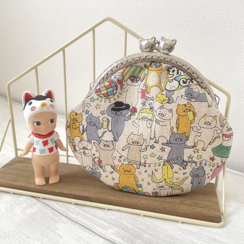 Porte monnaie avec motif chatons font la fête en coton lin japonais//tissu japonais//bourse chat//cadeau pour elle