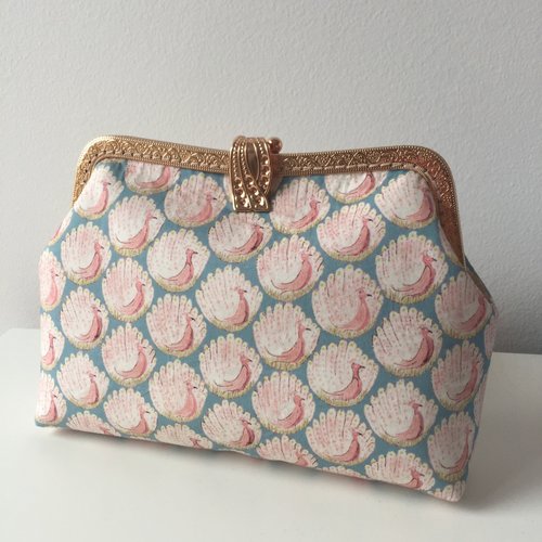 Pochette sac à main avec motif paons turquoise peacocks of the grantham hall liberty of london//tissu liberty//pochette soirée
