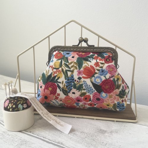 Porte monnaie en fermeture metal motif floral rifle paper