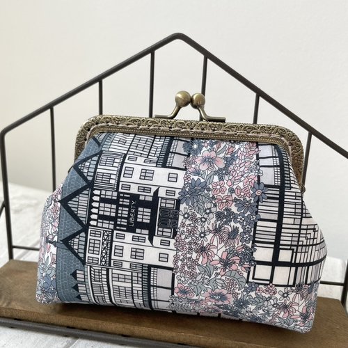 Porte monnaie en fermeture metal liberty of london tana lawn tudor belle couleur pastel