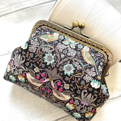 Porte monnaie en fermeture metal liberty of london strawberry thief marron