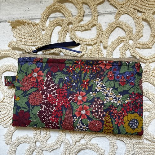Pochette porte monnaie en liberty of london ciara /pochette fermeture eclair//porte carte//handy pouch