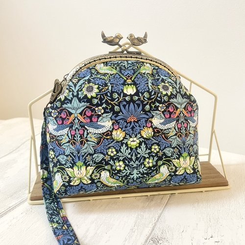 Pochette fermoir en métal oiseaux liberty of london strawberry thief