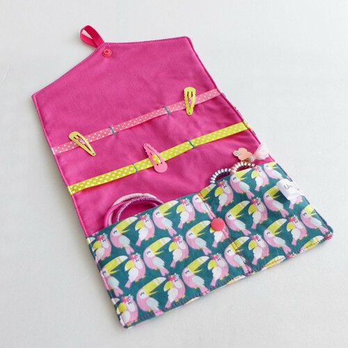 Pochette à barrettes et élastiques fillettes / oiseau toucan vert, jaune, rose / cadeau noël fille original / cadeau moins de 20 euros