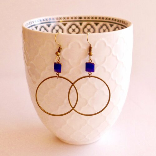 Boucles d'oreilles grand anneau créole et sequin émail bleu roi / bijou minimaliste / cadeau bijou femme noël anniversaire