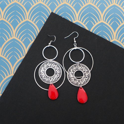 Boucles d'oreilles asymétriques et graphiques argentées et rouges