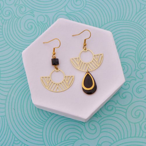 Boucles d'oreilles asymétriques graphiques noires, boucles d'oreilles art déco géométriques dorées et émail noir, cadeau pour femme