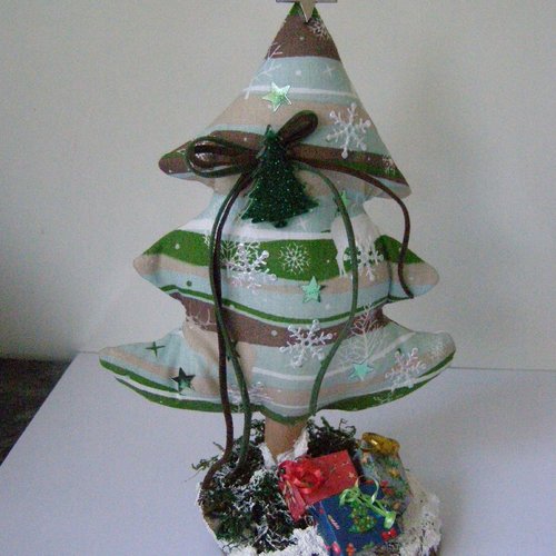 Sapin de noël, en tissus et bois