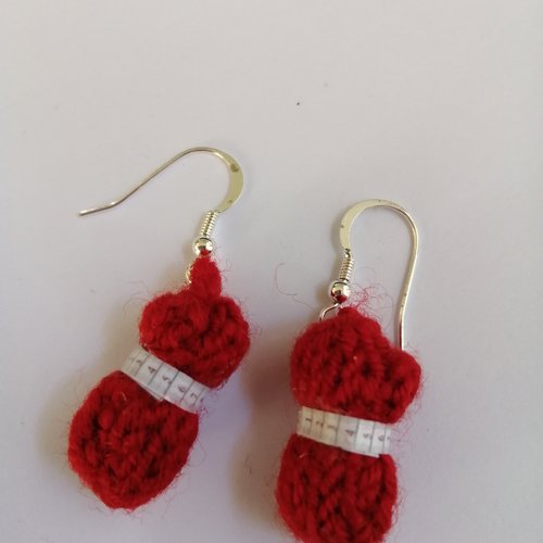 Kit boucles d'oreilles pelote de laine rouge  en laine