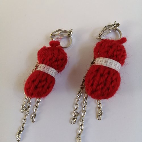 Boucles d'oreilles clip  pelote de laine,rouge foncé