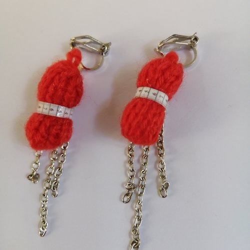 Boucles d'oreilles clip  pelote de laine,rouge
