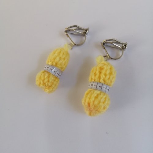 Kit boucles d'oreilles clip pelote de laine jaune clair en laine