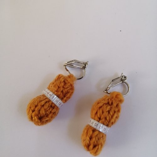 Kit boucles d'oreilles clip pelote de laine caramel  en laine