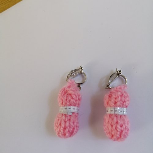 Kit boucles d'oreilles clip pelote de laine rose  en laine