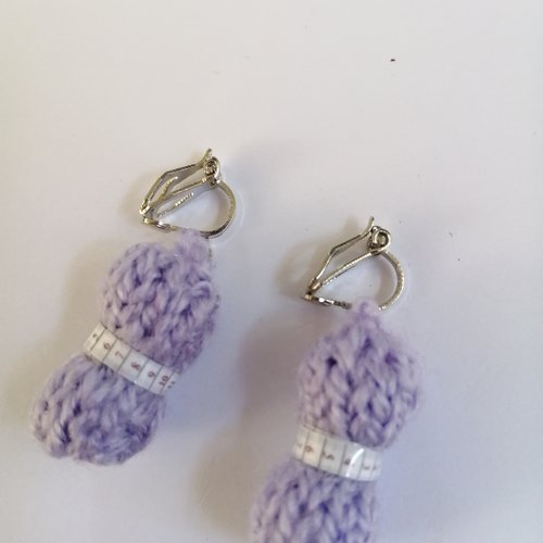 Kit boucles d'oreilles clip pelote de laine mauve en laine
