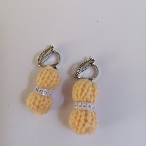 Kit boucles d'oreilles clip pelote de laine jaune pâle en laine