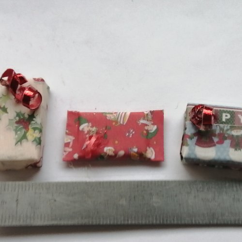 Lot de 3 cadeaux noël, maison de poupée, collection