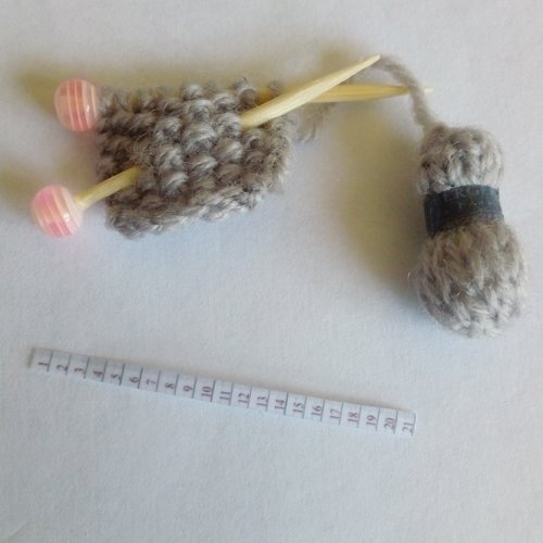 Pelote et tricot miniature