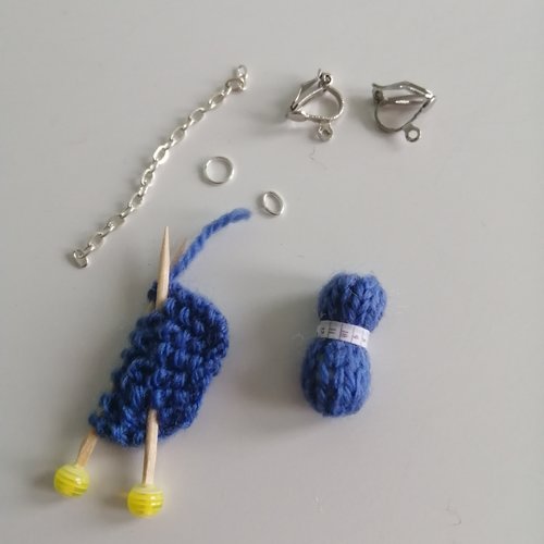 Kit boucles d'oreilles clip pelote de laine bleu  en laine