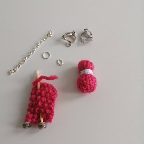 Kit boucles d'oreilles clip pelote de laine rose foncé en laine