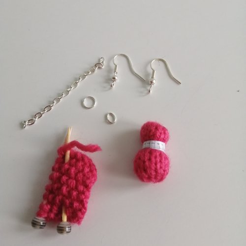 Kit boucles d'oreilles pelote de laine rose foncé en laine