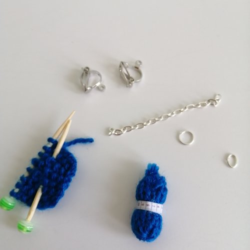 Kit boucles d'oreilles clip pelote de laine bleu en laine