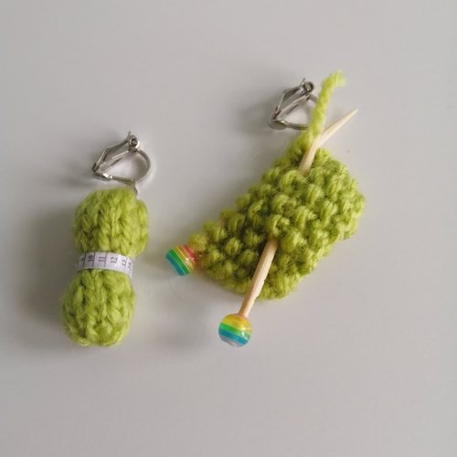 Boucles d'oreilles clip pelote vert, en laine
