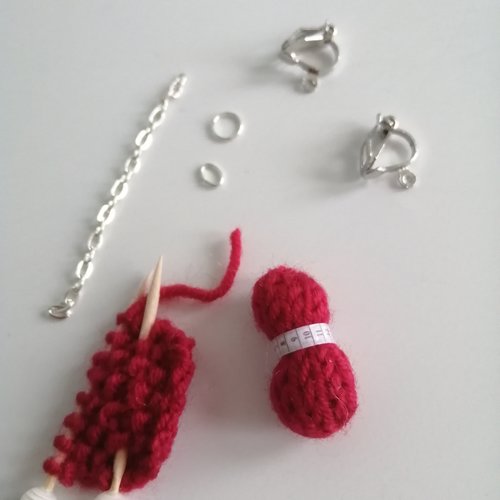 Kit boucles d'oreilles clip pelote de laine rose foncé en laine