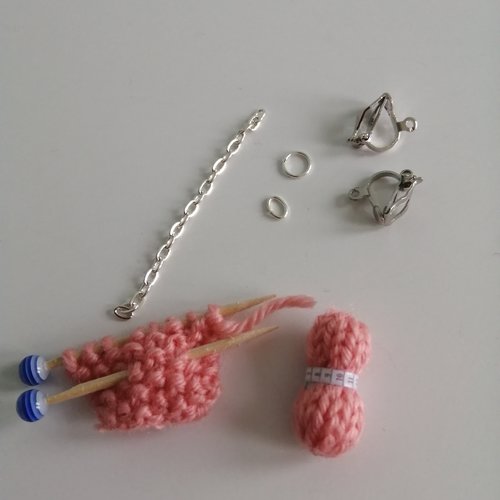 Kit boucles d'oreilles clip pelote de laine rose en laine
