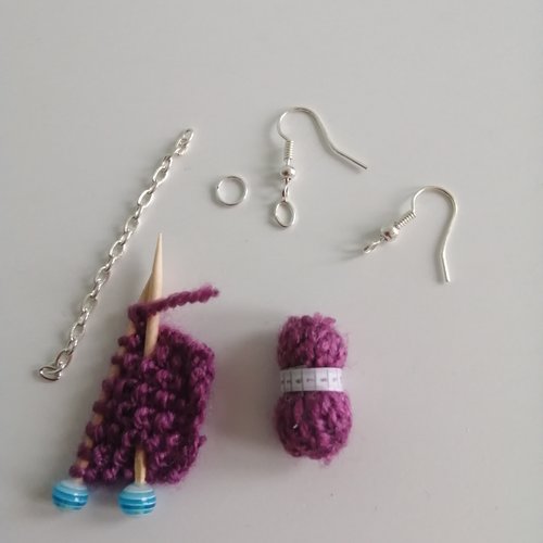 Kit boucles d'oreilles pelote de laine violet en laine