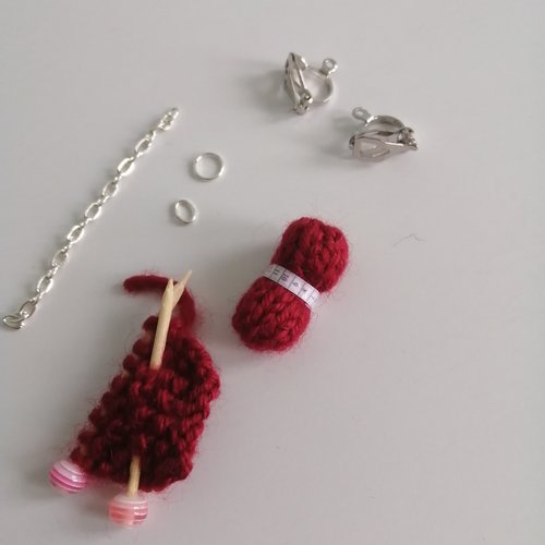 Kit boucles d'oreilles clip pelote de laine rouge en laine