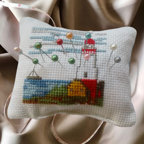 Coussin porte-aiguille marine  idéal pour les fées de la couture"