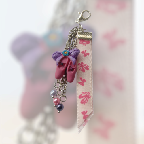 Bijou de sac, la danse, en fimo