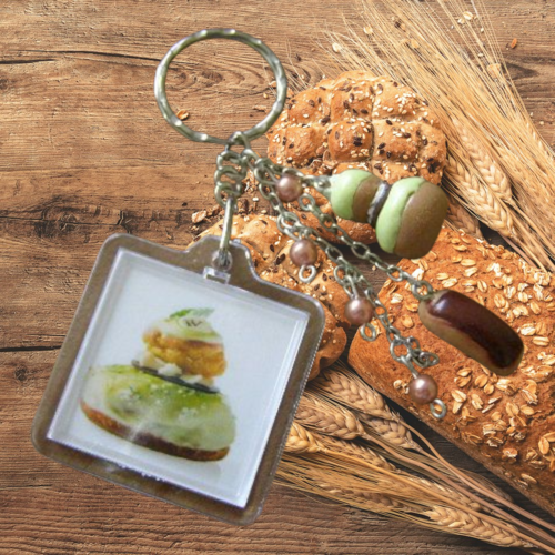 Porte-clés artisanal avec religieuse pistache/chocolat et cadre photo