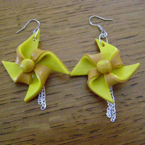 Boucles d'oreilles moulin à vent en fimo