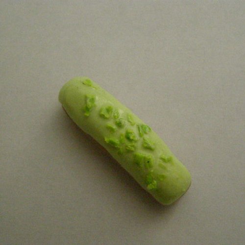 Magnet, éclair à la pistache, en fimo