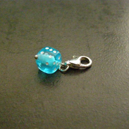 Pendentif, charm, dé bleu tranparent