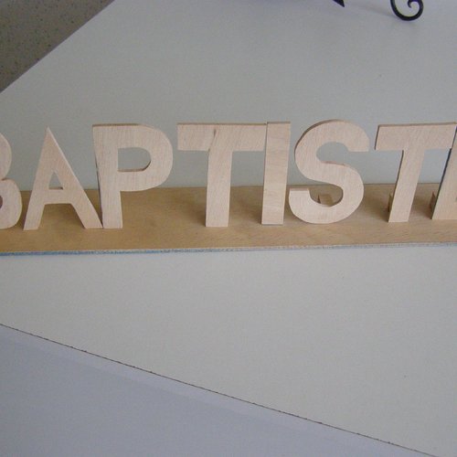 Prénom de 8 lettres en bois sur socle