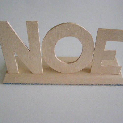 Prénom de 3 lettres en bois sur socle