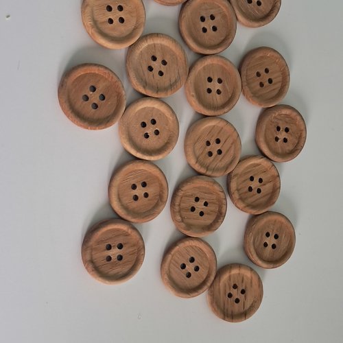Lot 18 boutons en bois
