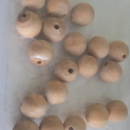 Lot de 19 perles en bois
