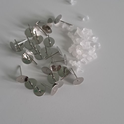 Support boucles d'oreilles puce