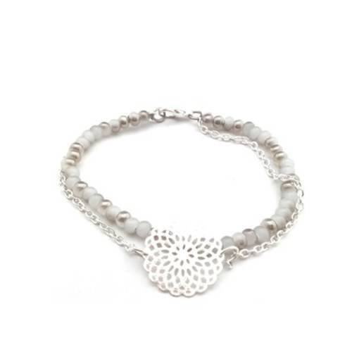 Bracelet argenté à perles en verre gris 