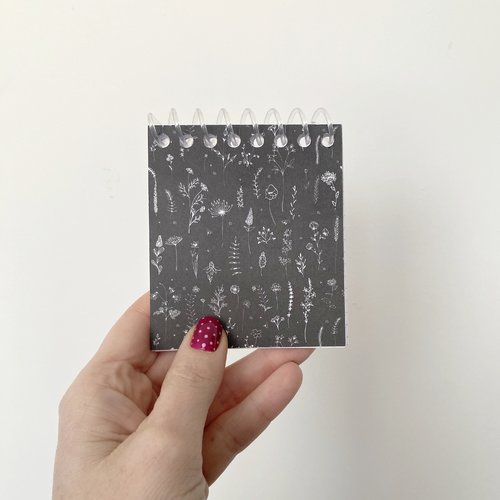 Mini carnet fleuri noir et blanc
