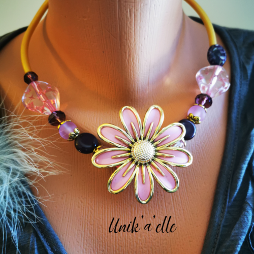« précieuse » collier court fleur et perles